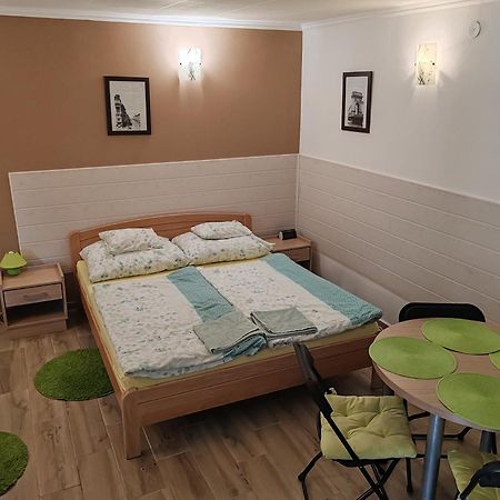 Apartment Patricia With Garden Budapest Bagian luar foto