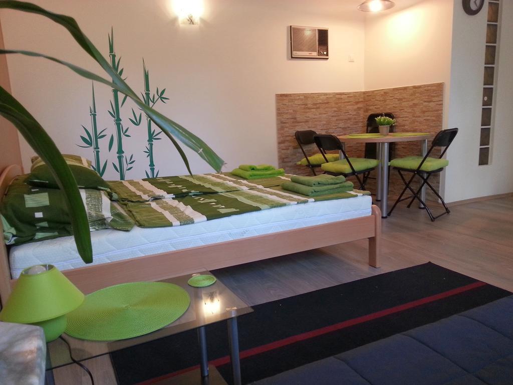 Apartment Patricia With Garden Budapest Ruang foto