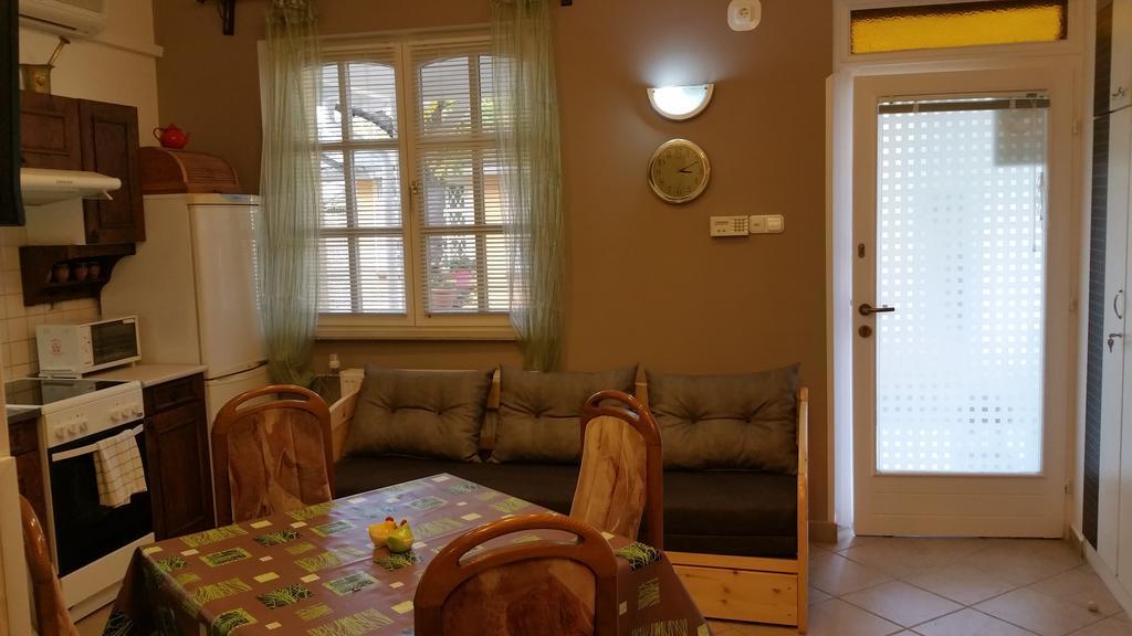 Apartment Patricia With Garden Budapest Ruang foto