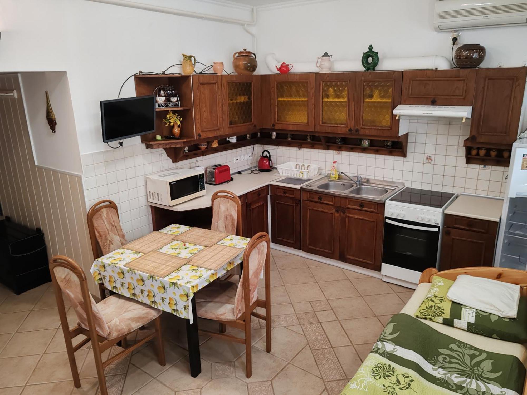 Apartment Patricia With Garden Budapest Bagian luar foto