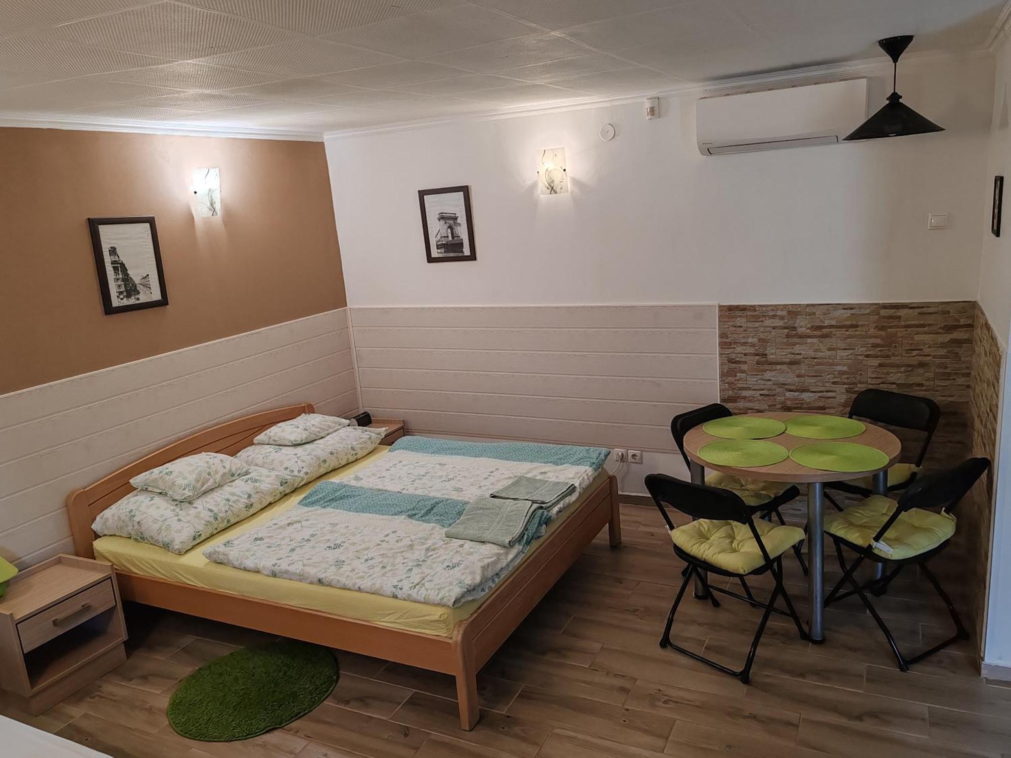 Apartment Patricia With Garden Budapest Bagian luar foto