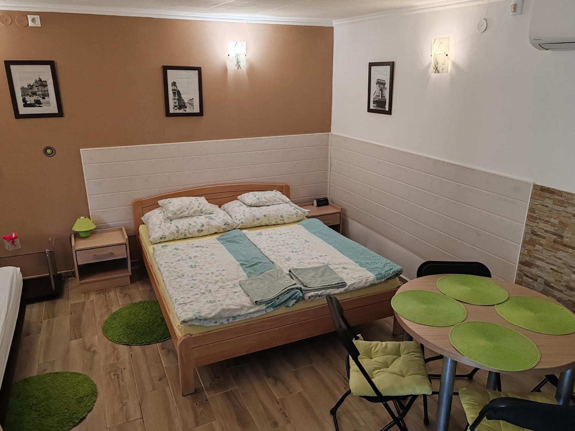Apartment Patricia With Garden Budapest Bagian luar foto