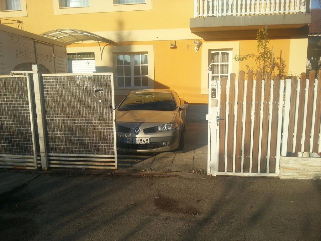 Apartment Patricia With Garden Budapest Ruang foto