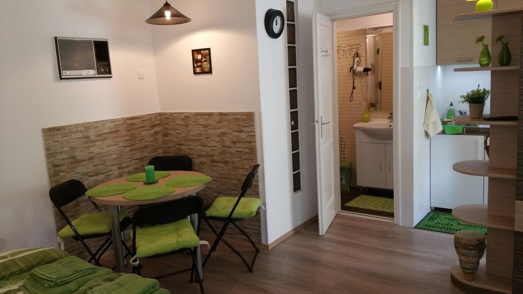 Apartment Patricia With Garden Budapest Ruang foto