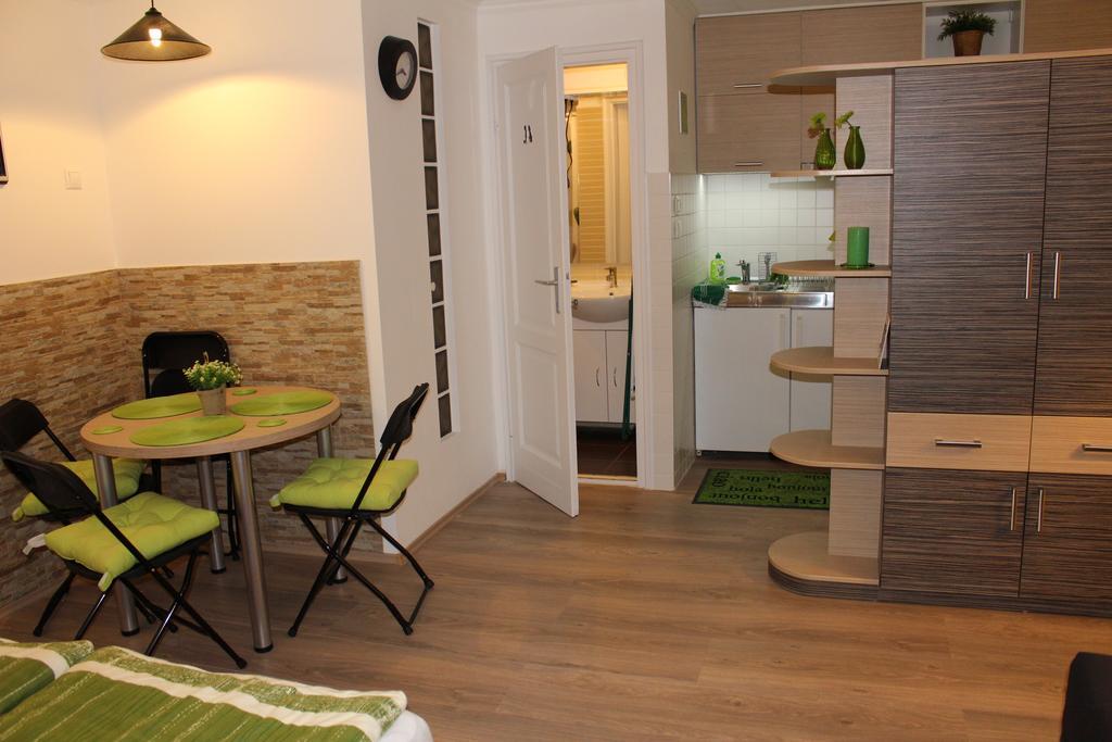 Apartment Patricia With Garden Budapest Ruang foto