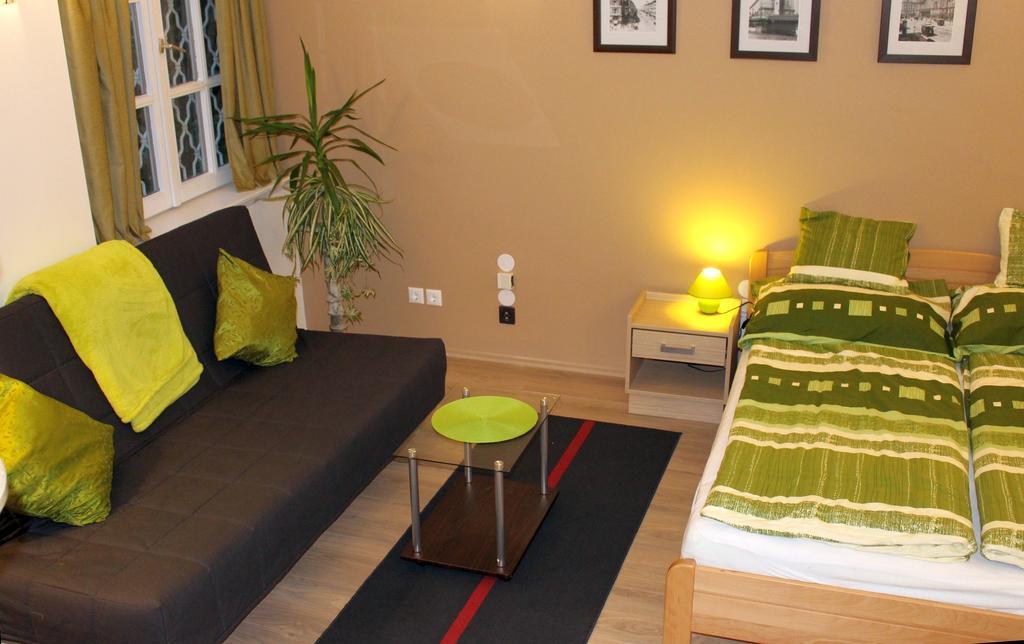 Apartment Patricia With Garden Budapest Ruang foto