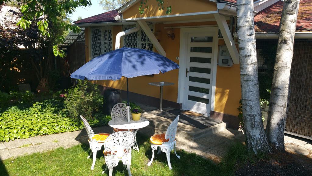 Apartment Patricia With Garden Budapest Bagian luar foto