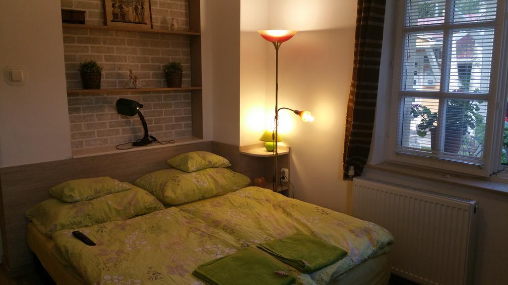 Apartment Patricia With Garden Budapest Bagian luar foto