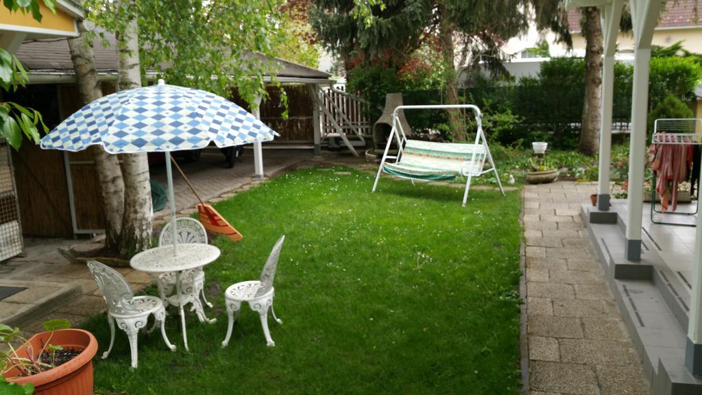 Apartment Patricia With Garden Budapest Bagian luar foto